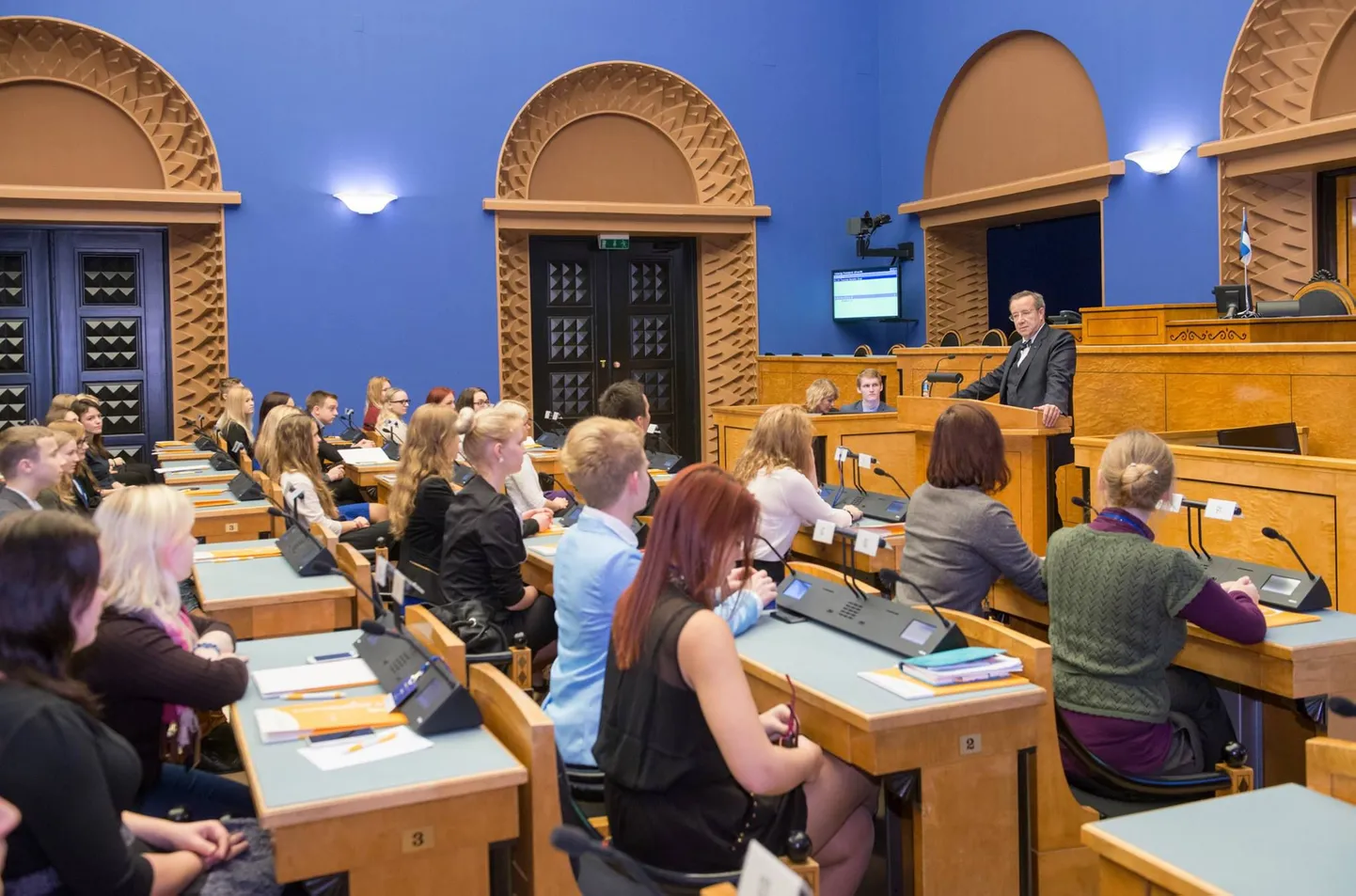 President pidas noorteparlamendile tervituskõne.