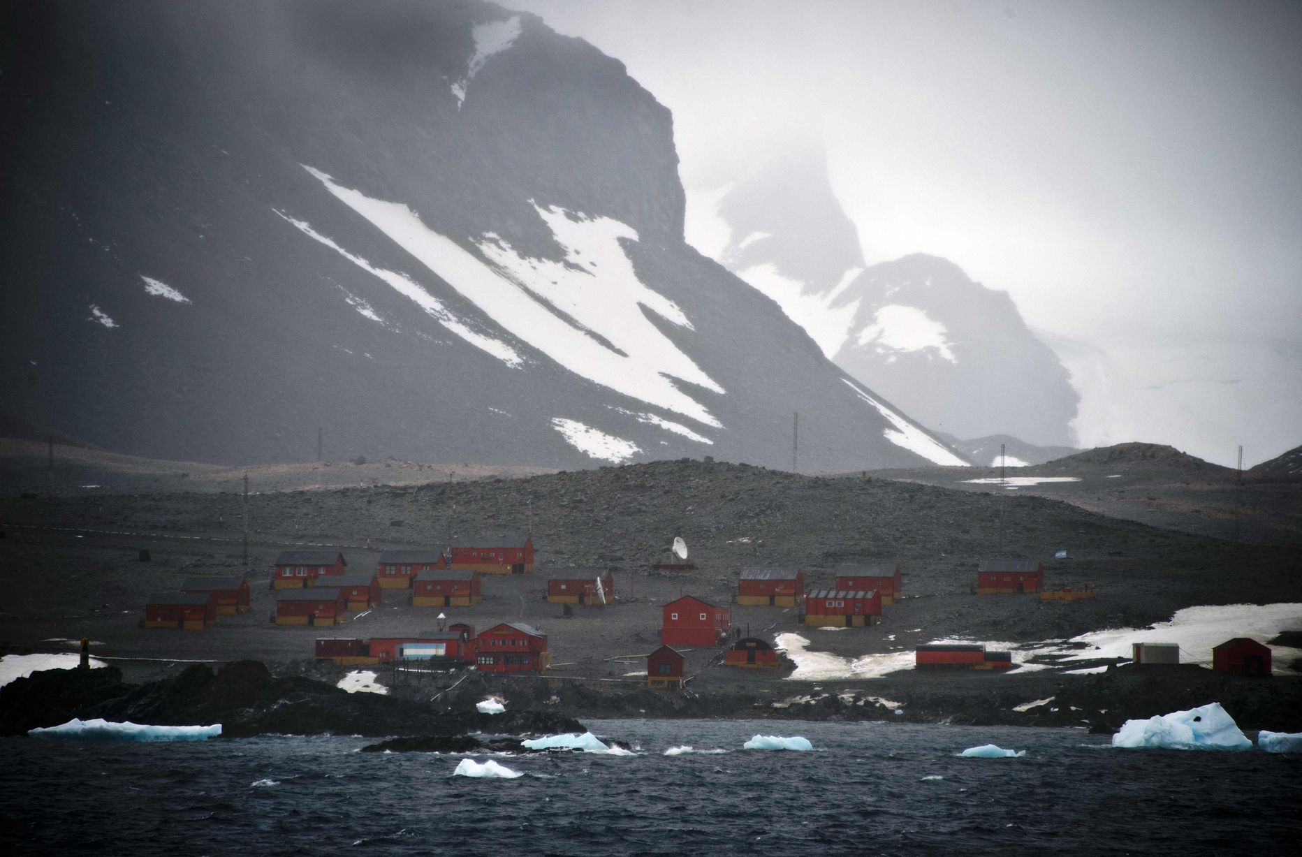 Antarktikas asuv Argentina Esperanza uurimis- ja sõjaväebaas, kus mõõdeti rekordiliselt kõrge temperatuur 18,3 kraadi