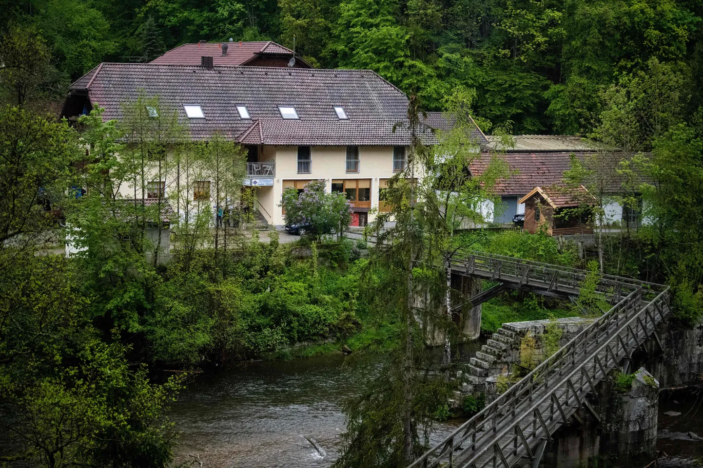 Passau hotell, kust leiti laupäeval kolm ammuhaavadega surnukeha.