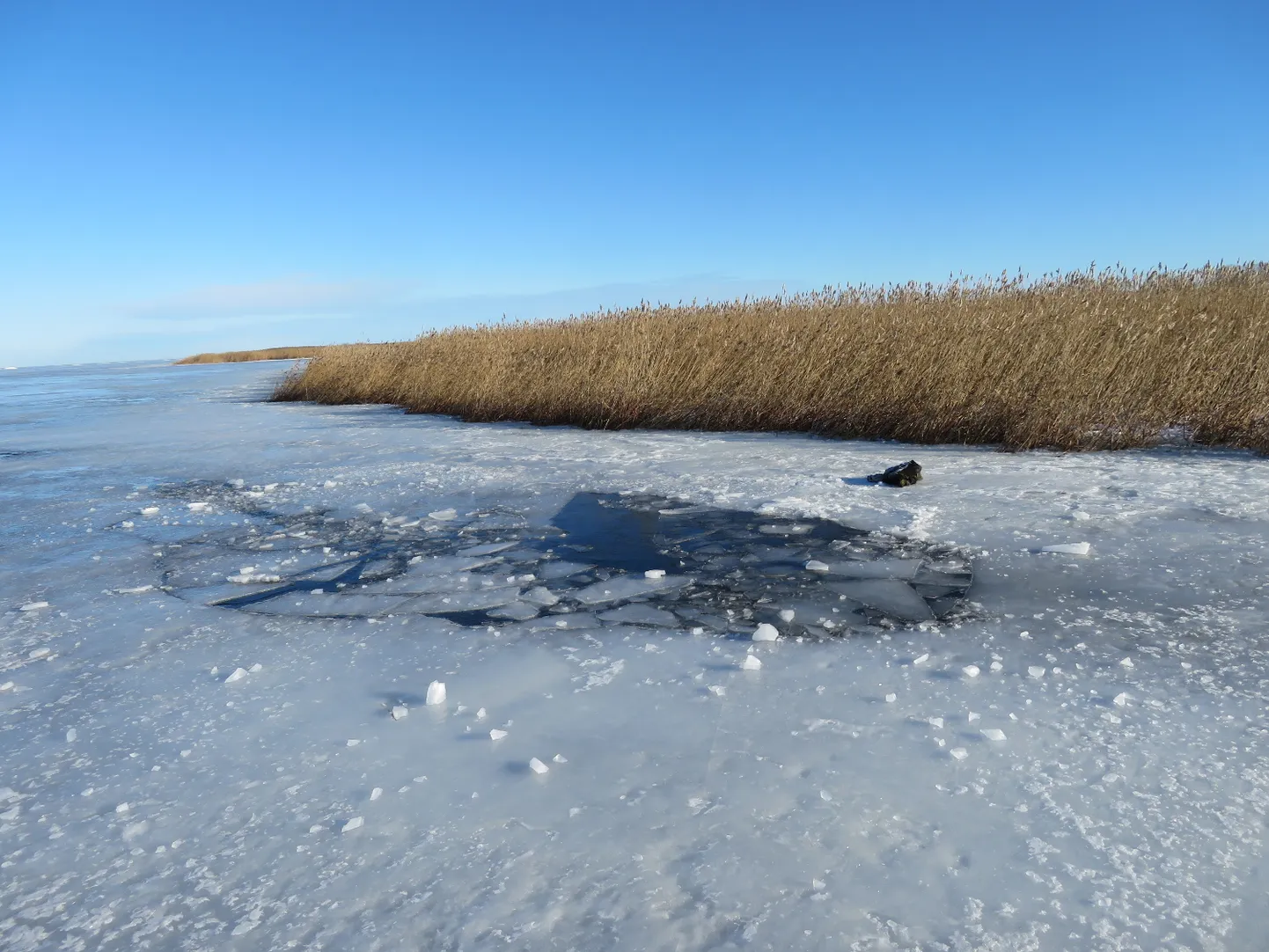 Jääpragu Piirissaare sadama juures. Illustreeriv foto.