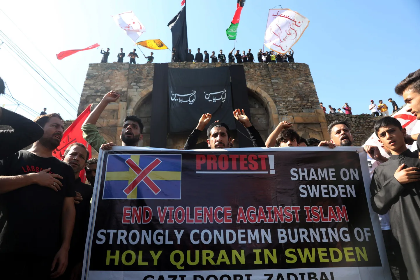 Protests pret Korāna dedzināšanu Zviedrijā.