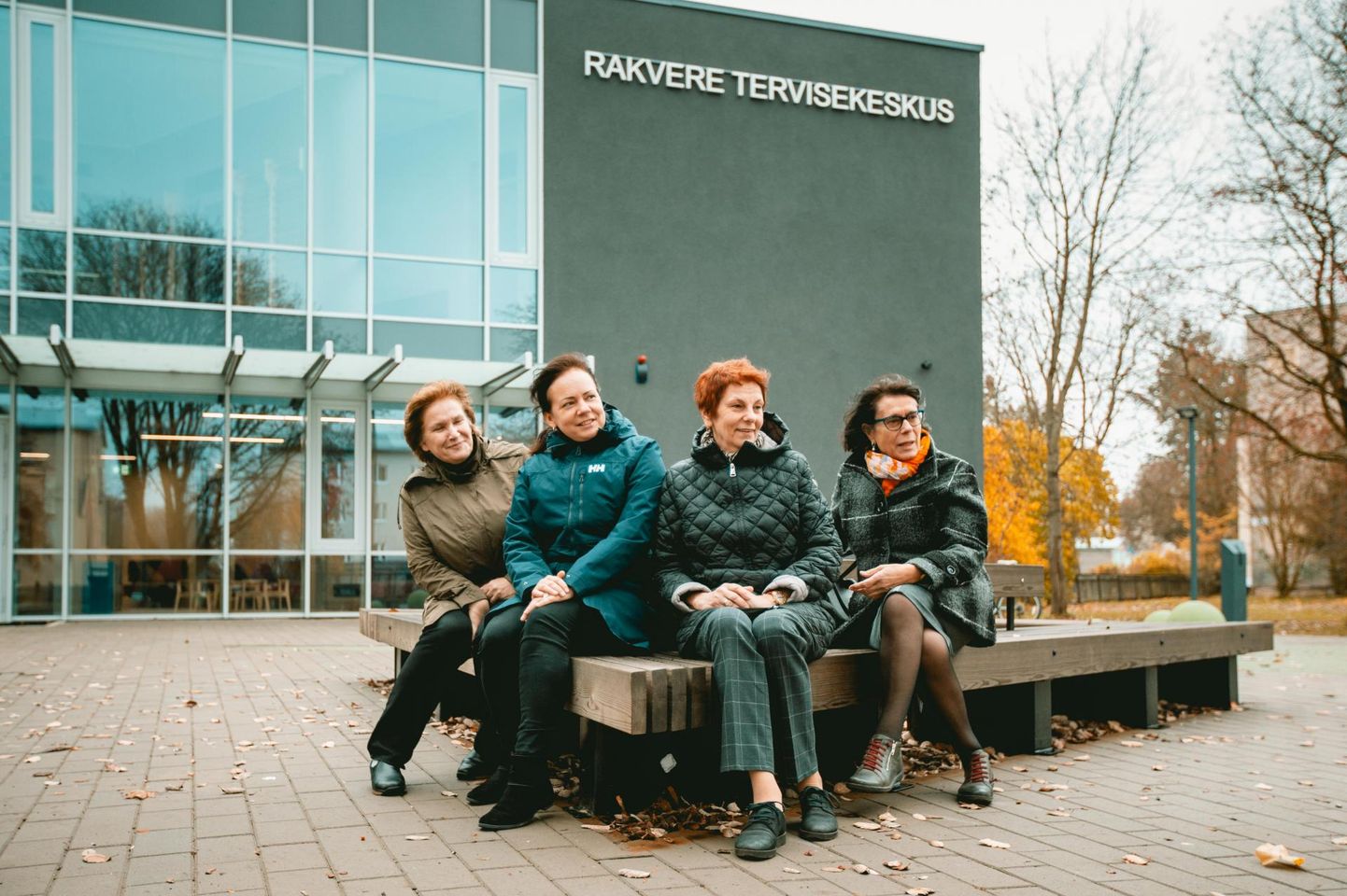 Mitu Rakvere perearsti tegutseb tervisekeskuse hoones. Paremal Kersti Veidrik, kes püüab kaasa aidata järelkasvu värbamisele. Vasakult psühhiaater Tiiu Tandre, perearstid Katrin Kivisto ja Tiina Josua.
