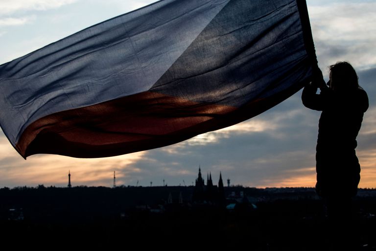 Tšehhi pealinna Prahasse kogunes täna sametrevolutsiooni 30. aastapäeva tähistama ja peaminister Andrej Babiši vastu meelt avaldama üle 200 000 inimese.