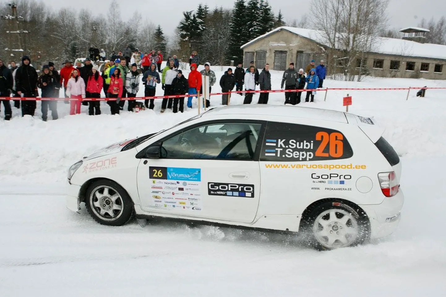 Sellises autos loeb rallikomitee juht Teele Sepp kaarti Kristo Subile.