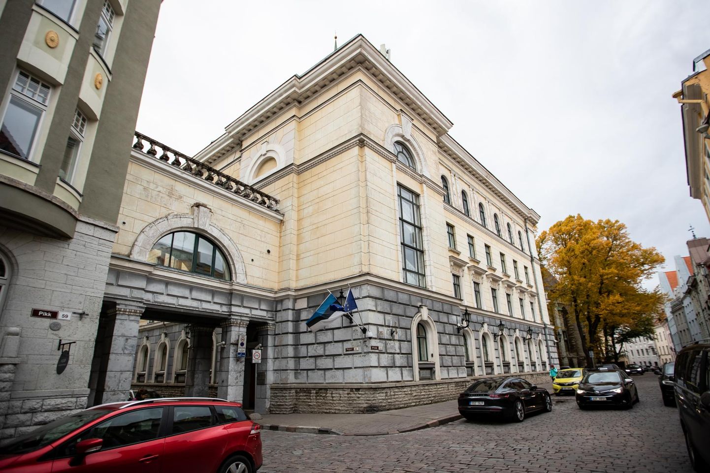 Здание Министерства внутренних дел на улице Пикк в Таллинне, по словам хозяина дома Марта Хелмье, никуда не годится. Для строительства нового дома, как он считает, можно было бы задействовать частный сектор.