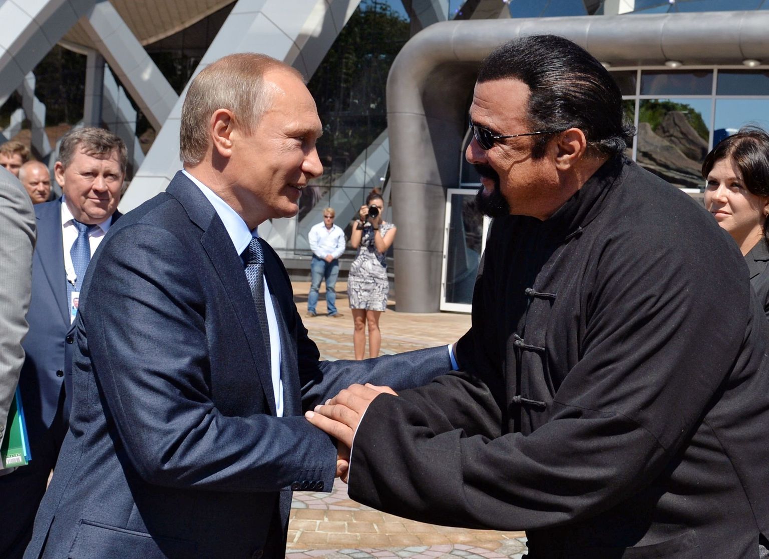 USA märulifilmide staar Steven Seagal peab eakaaslast Vladimir Putinit lausa oma vennaks.