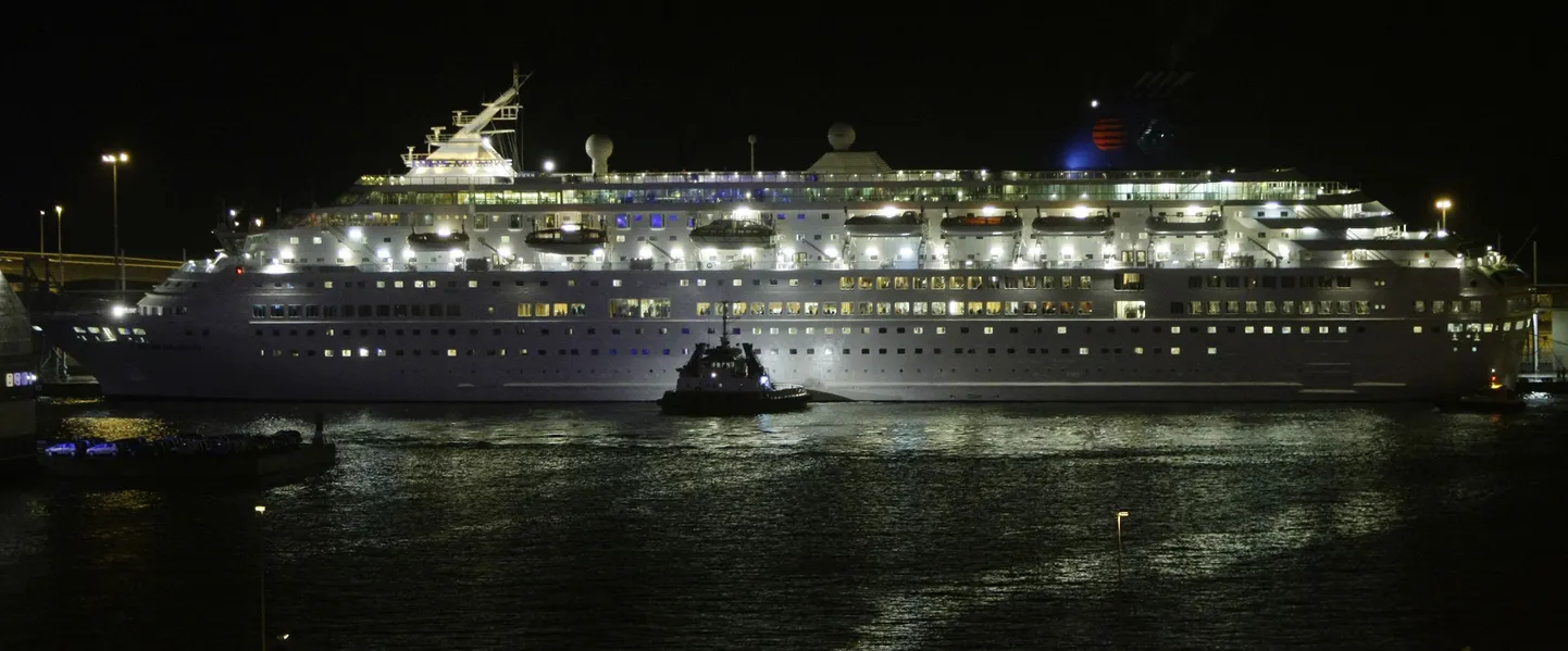 Kruiisilaev Louis Majesty eile hilisõhtul Barcelona sadamas.
