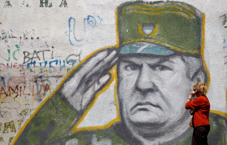 Belgradi äärelinnas asuv grafiti, mis kujutab Ratko Mladićit. Foto: STOYAN NENOV/REUTERS/SCANPIX