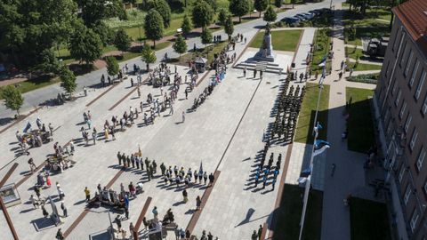 GALERII ⟩ Võidutuli jõudis Viljandimaale noorte riigikaitsjate käes