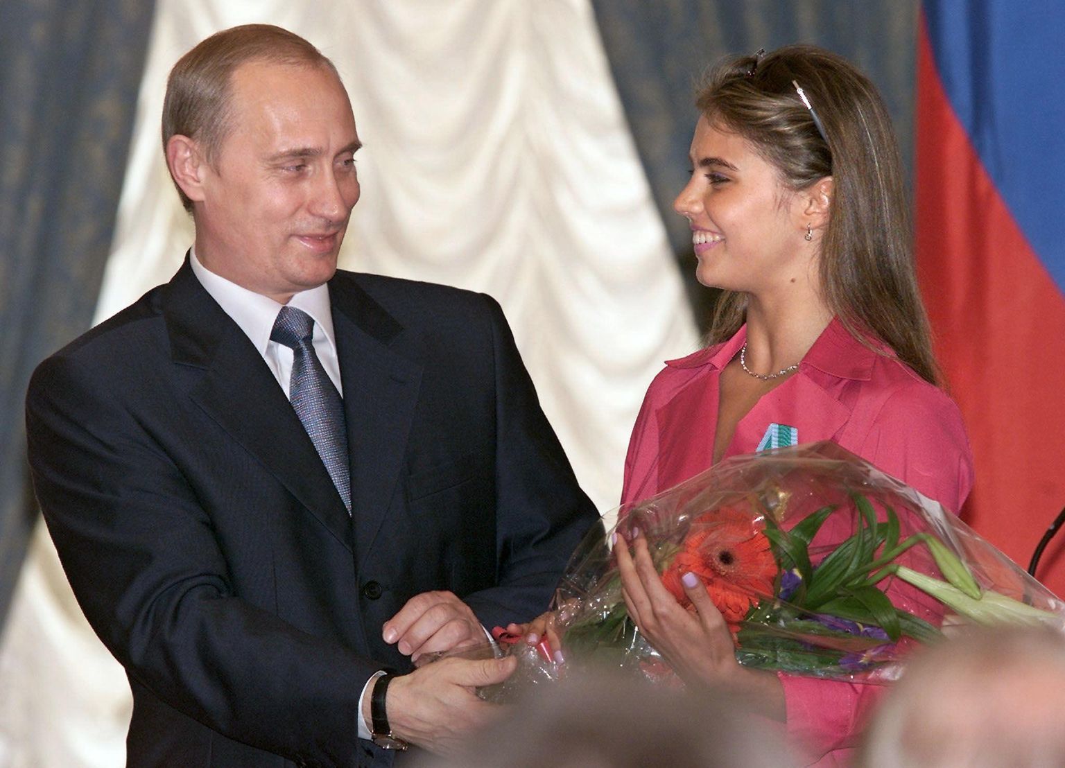 Владимир Путин и Алина Кабаева в 2001 году