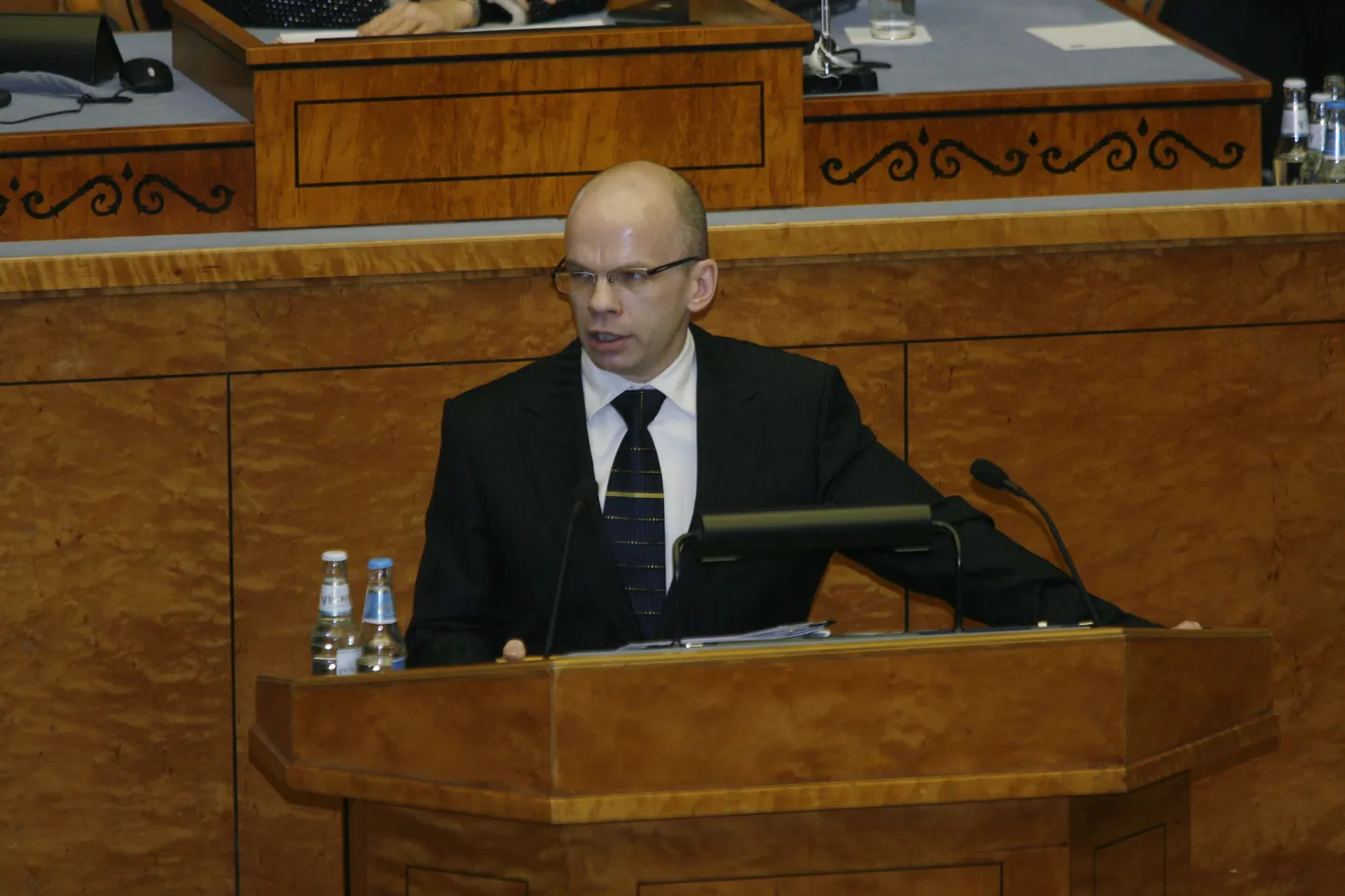 Allar Jõks õiguskantsleripäevil riigikogu kõnepuldis.