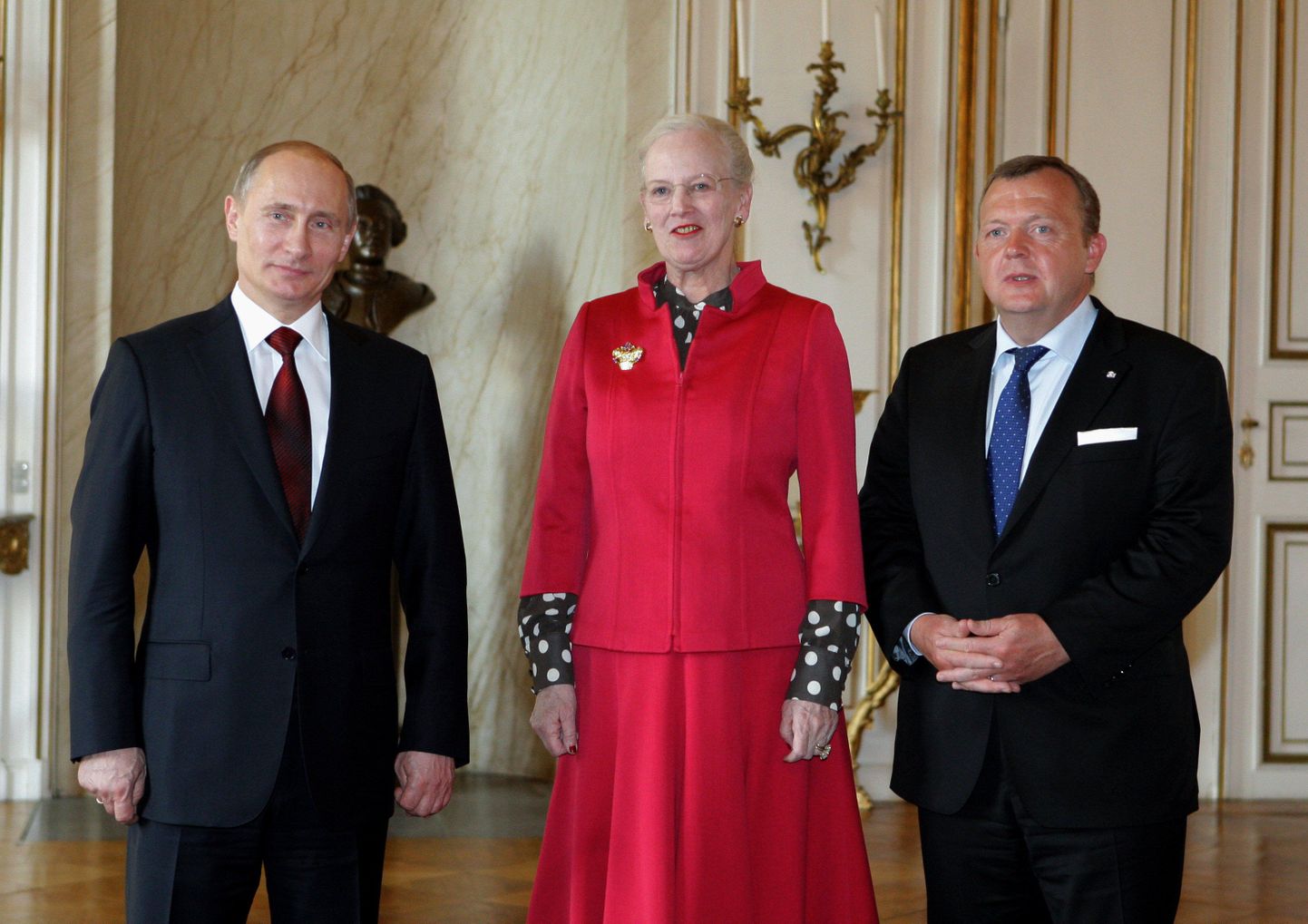 Vene peaminister Vladimir Putin (vasakul) Taani kuninganna Margrethe II ja Taani peaministri Lars Loekke Rasmusseniga 26. aprillil.