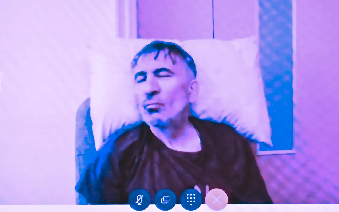 Gruusia endine president Mihheil Saakašvili osaleb videosilla vahendusel Thbilisi kohtus 22. detsembril 2022.