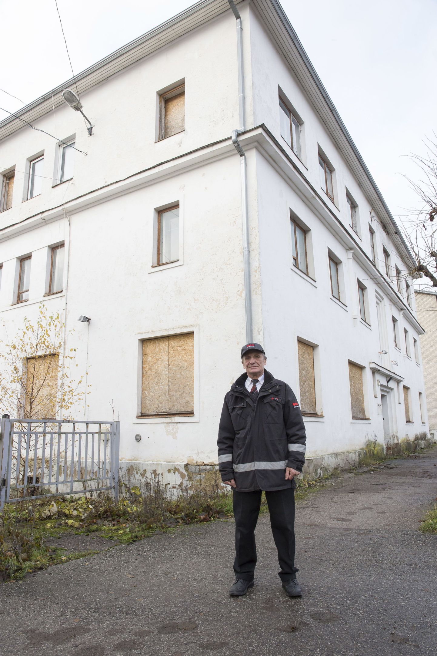 Selles valges vanas politseimajas Rakveres Koidula tänavas töötas Heino Tanijärv aastakümneid kriminaalpolitseinikuna.