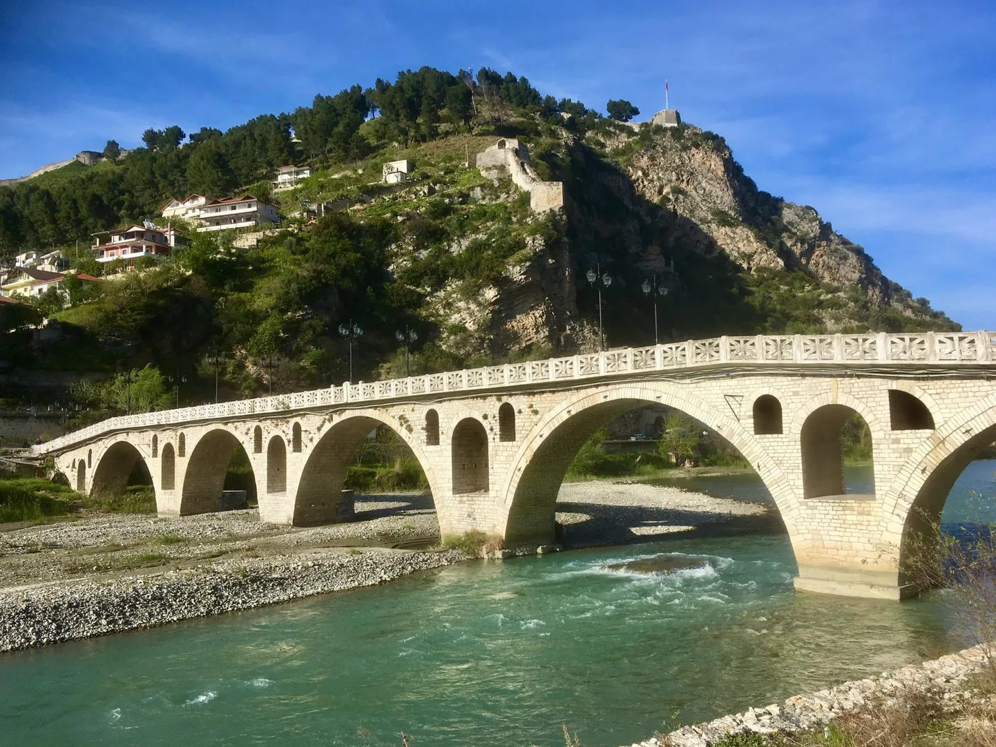 Berat. Kuberner Ali Pasha ehitatud sild aastast 1777.