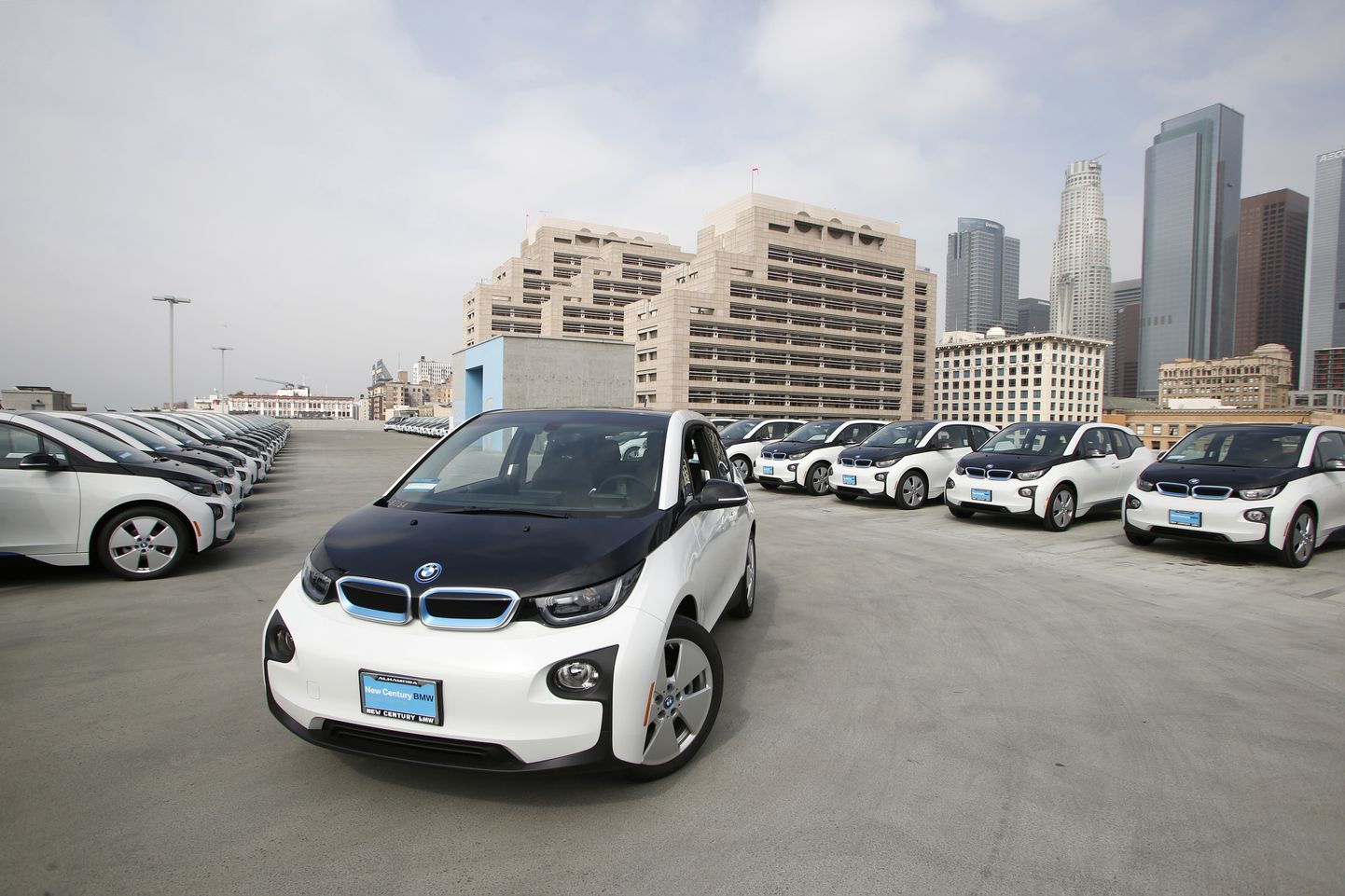 Losandželosas policija saņem elektromobiļus BMW i3