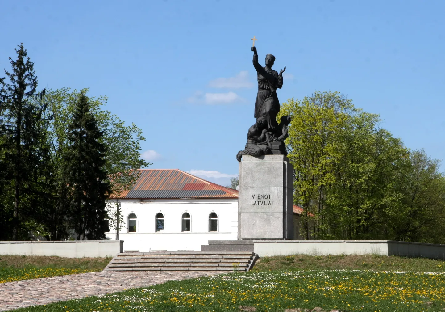 Rēzeknes simbols - Latgales atbrīvošanas piemineklis "Vienoti Latvijai" (Latgales Māra).