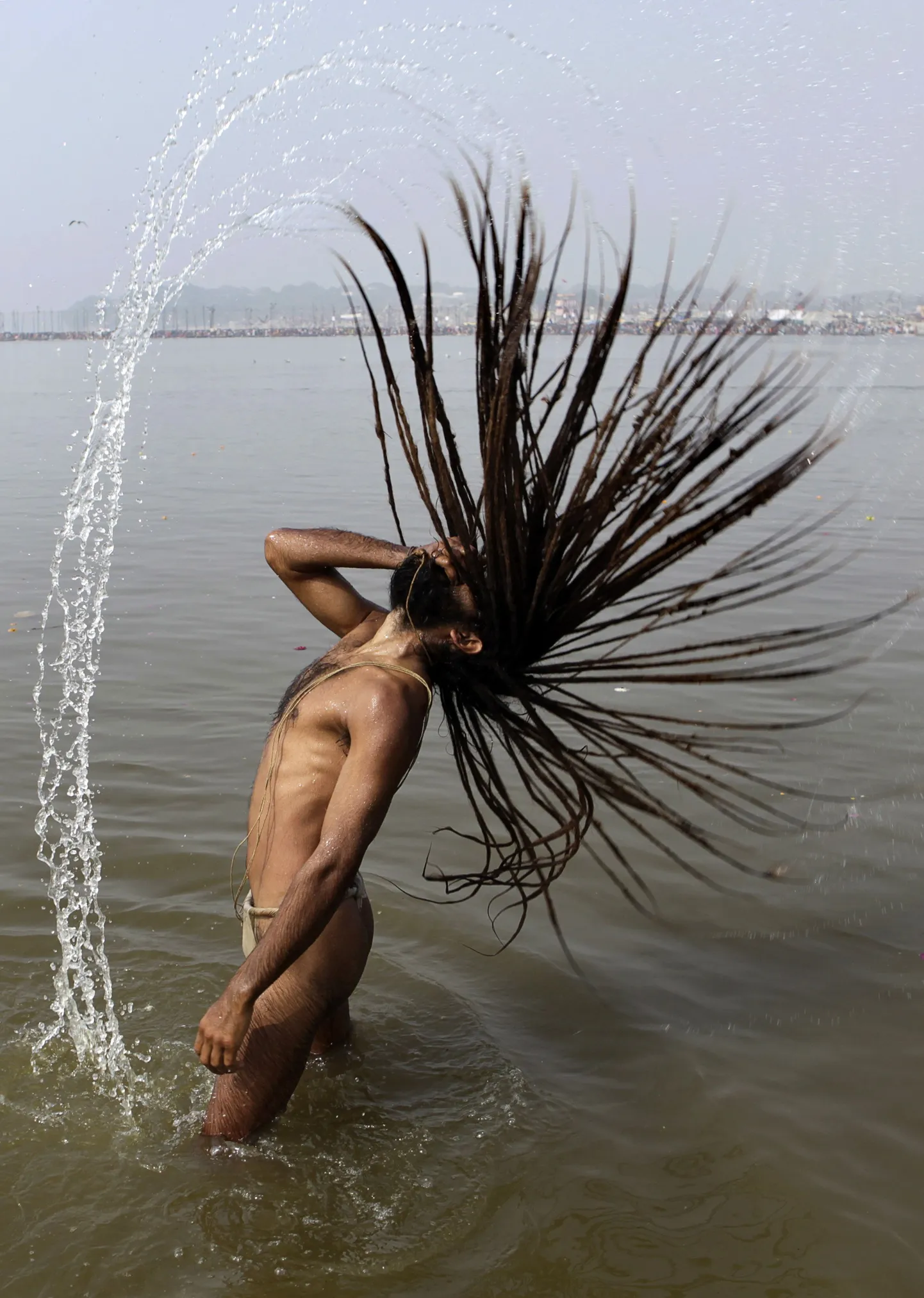 Hindu pühamees end pattudest vabastamas
