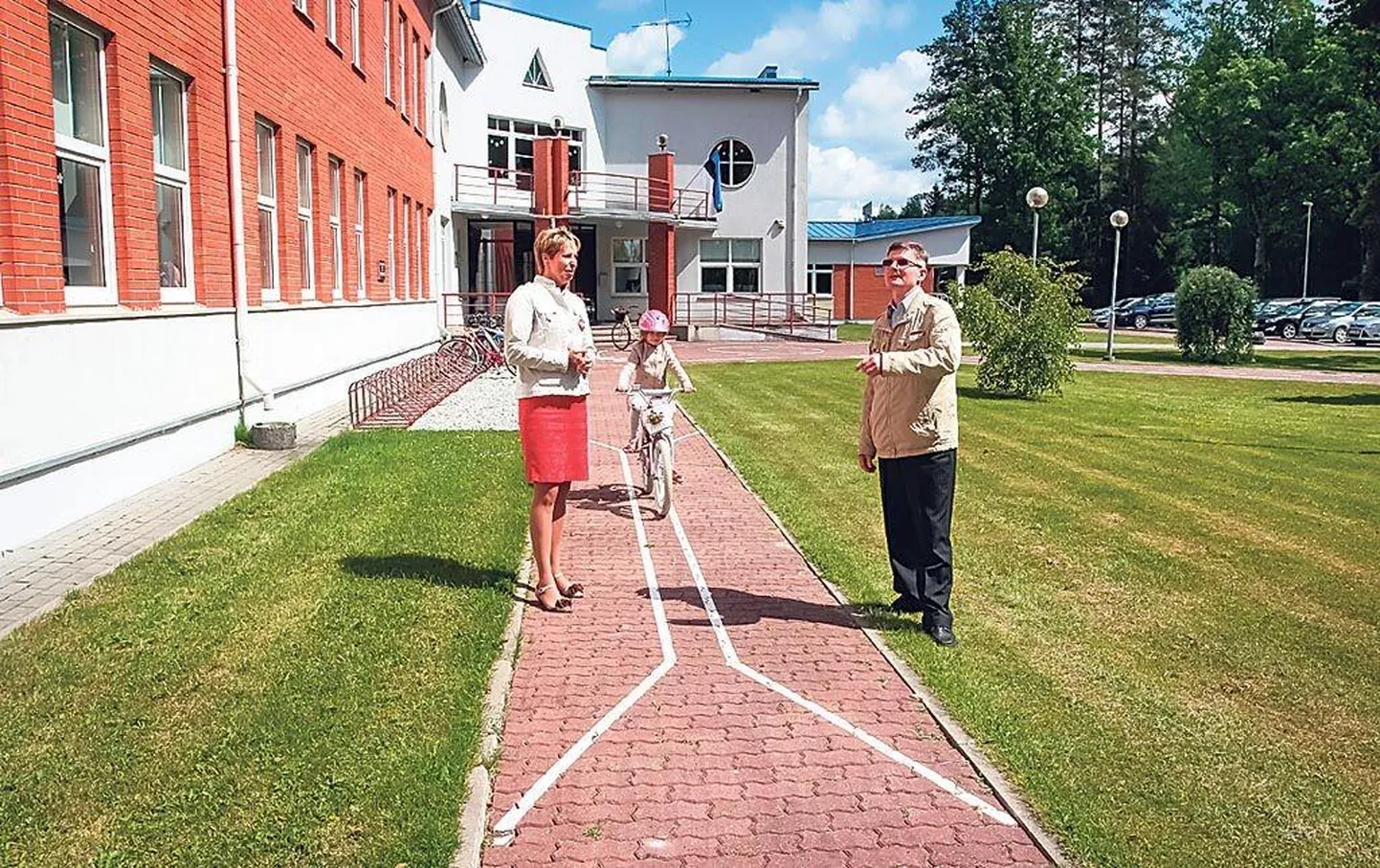 Surju põhikooli juhi Heidi Kodasma sõnul on õppeaasta alguseks õpetajatepere komplekteeritud.