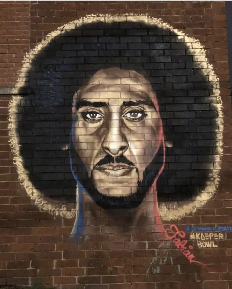 Nädalavahetusel kattusid Atlanta majade seinad maalingutega Colin Kaepernickist.