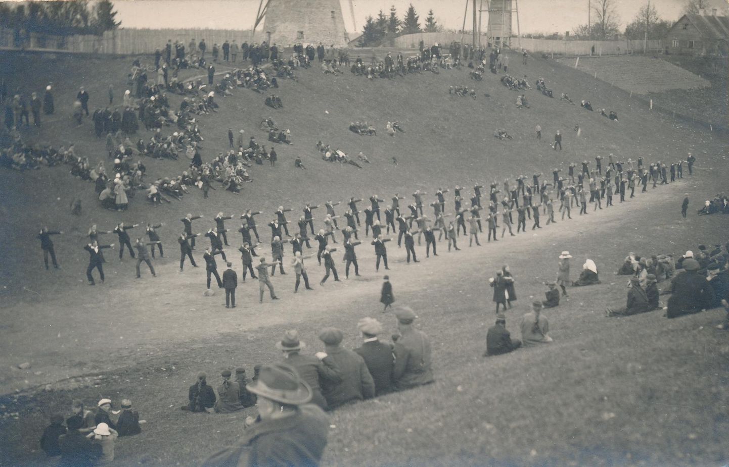 1925. aasta noorte kevadpeo võimlemisõhtu Veskiorus.