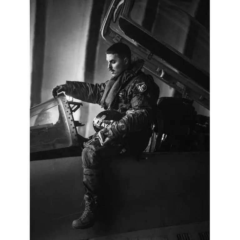 Mariana Šafro. "KARAYA" Nr.3. Vadims Vorošilovs – Ukrainas Bruņoto spēku Gaisa spēku ukraiņu iznīcinātāja pilots, Krievijas un Ukrainas kara dalībnieks, Ukrainas varonis. 2023.