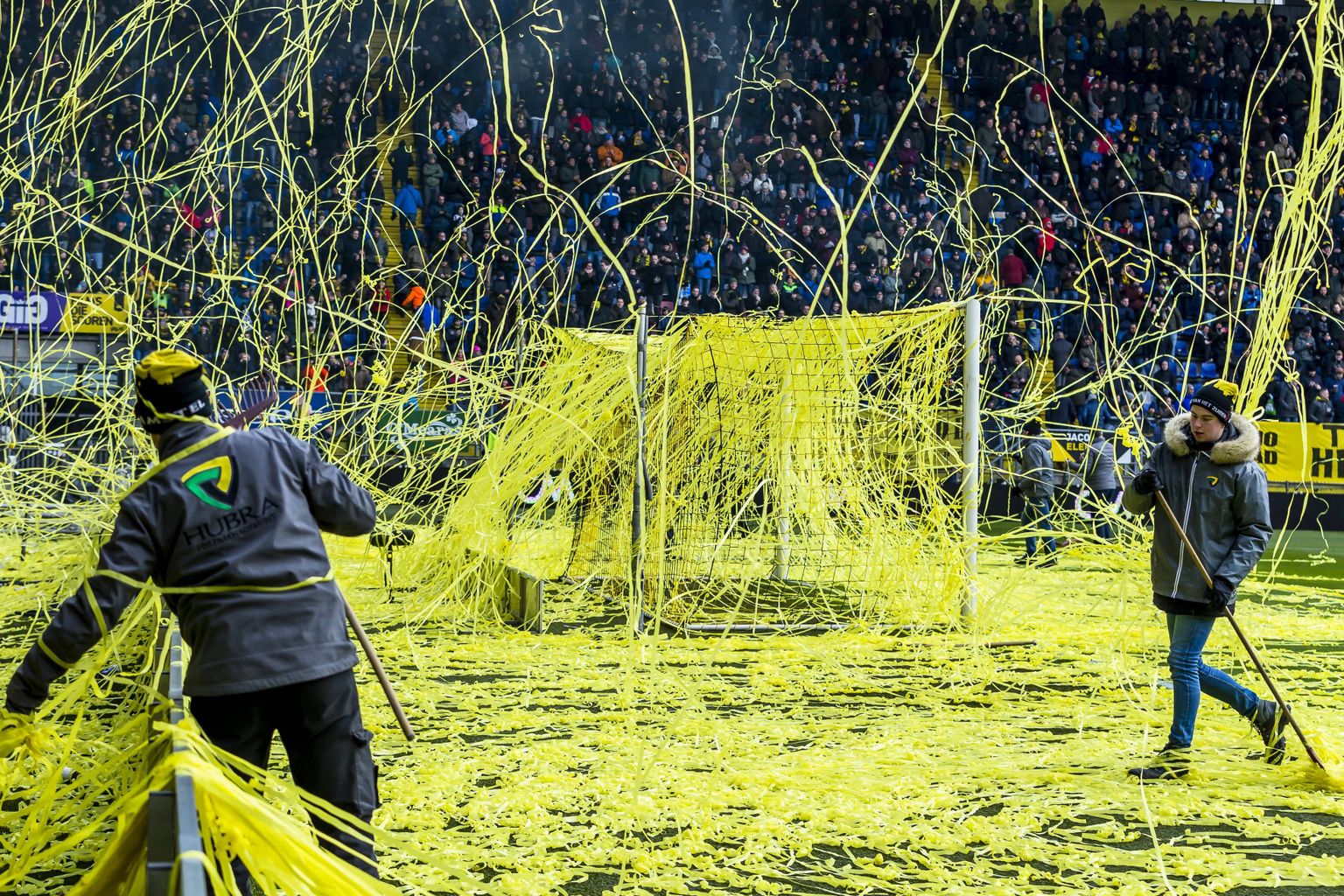 Hollandi jalgpalliklubi NAC Breda toetajad kujutavad endast üksust, mis suudab asju korraldada. Nii jalgpallistaadioni kollaseks värvida kui ka kohalikke valimisi mõjutada.