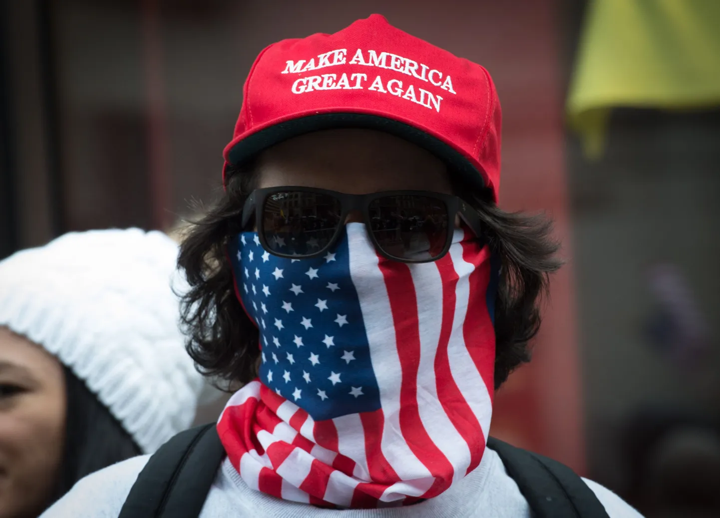 Supporters of US President Donald Trump hold a rally near Trump Tower in Fifth Avenue, February 5, 2017 in New York. / AFP PHOTO / Bryan R. Smith