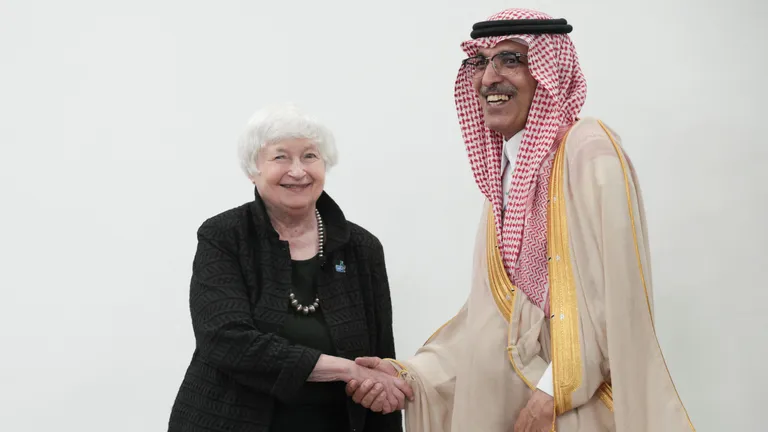 Йеллен и министр финансов Саудовской Аравии Мухаммед аль-Джадан.