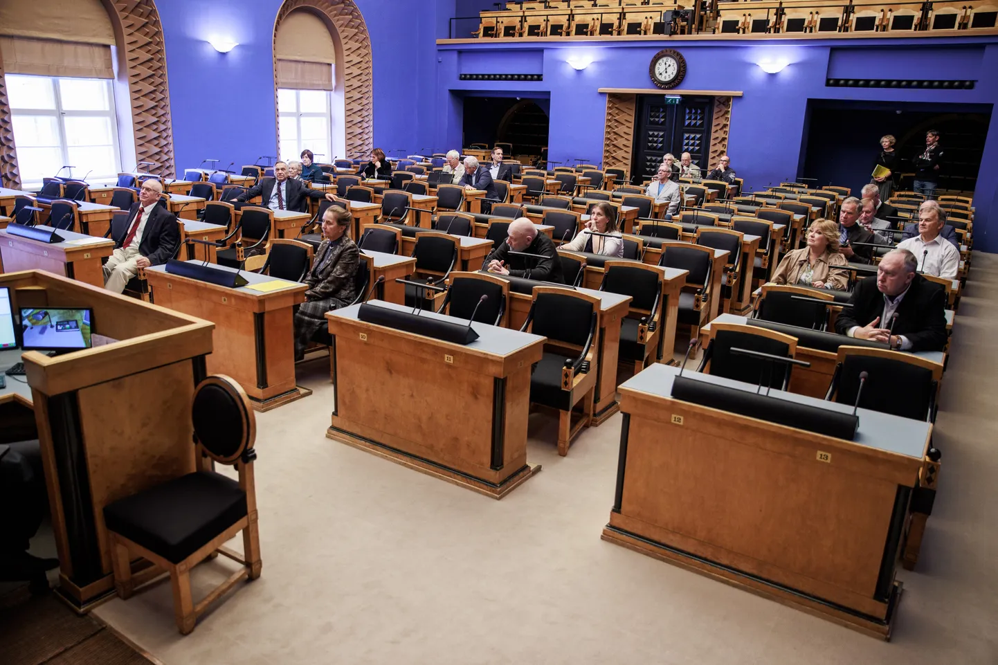 30 aastat tagasi esmakordselt kogunenud Riigikogu koosseisu liikmete kokkusaamine Riigikogu suures saalis