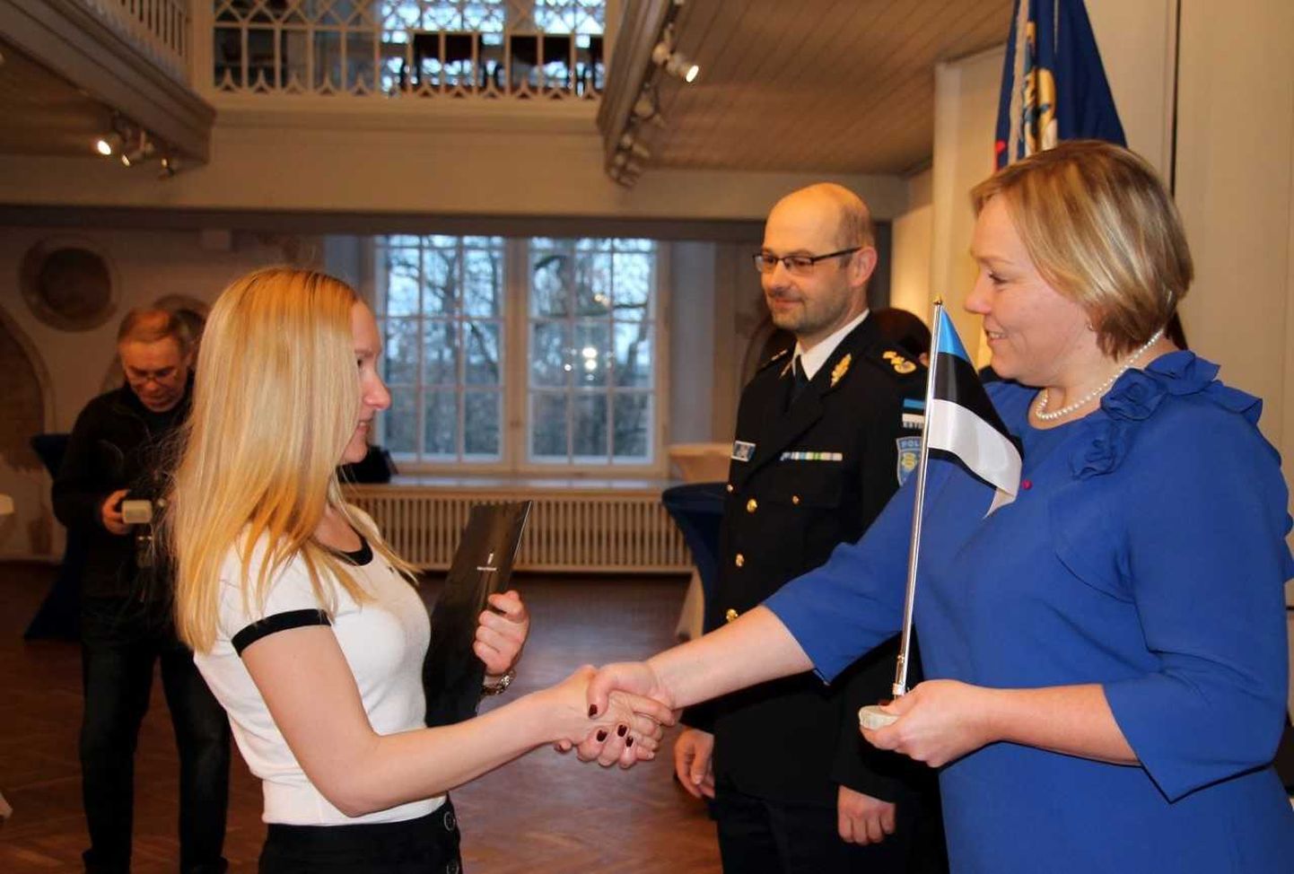 Новые граждане получили в Тарту свидетельства о гражданстве.