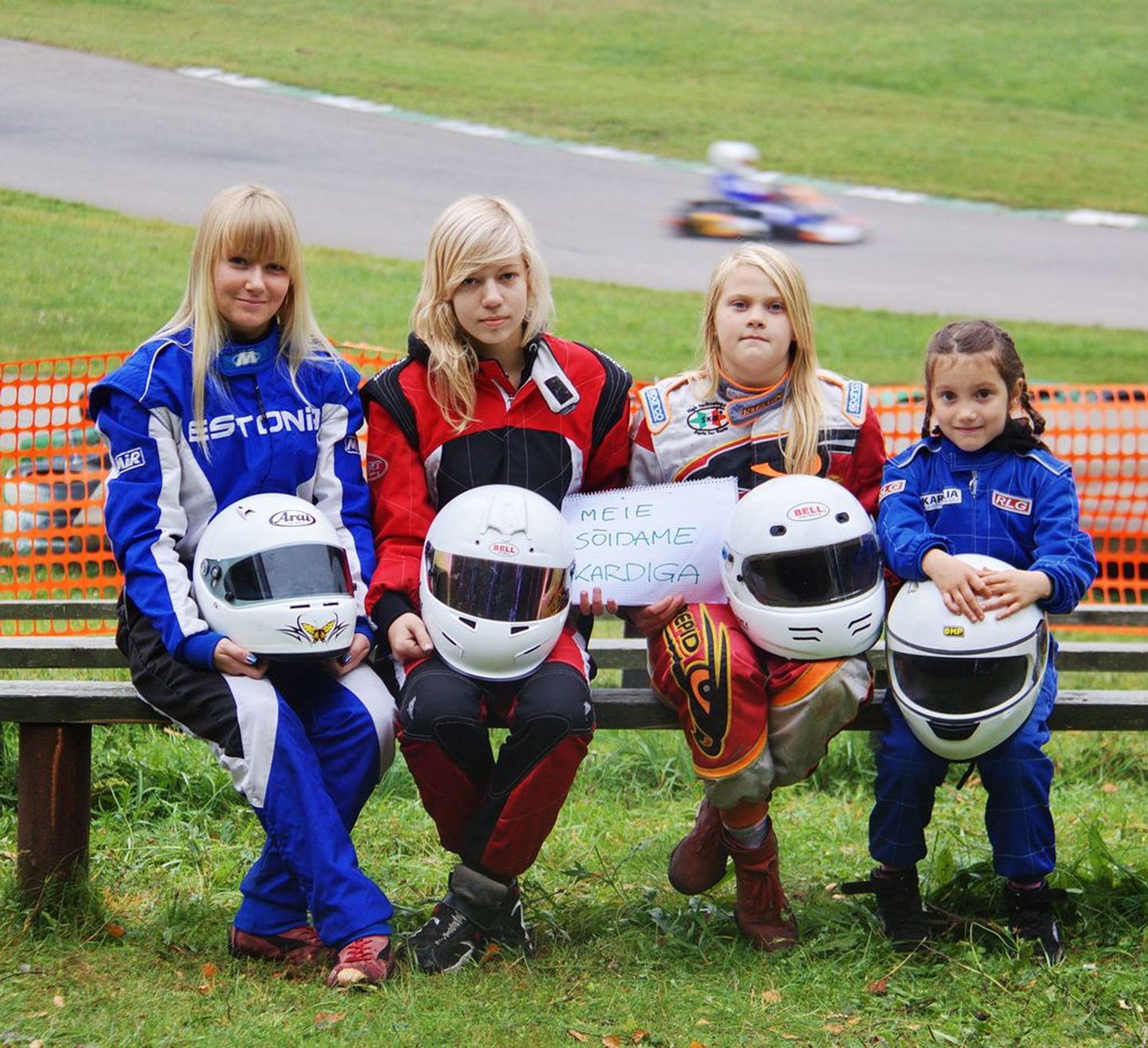 Kestussõidu  startijate hulgas oli seekord koguni neli tüdrukut - (vasakult) Nanci Ristla, Kristin Liiksaar, Siret Räämet ja Ira Sidorkova.
