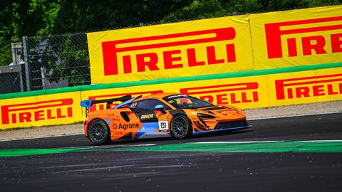 Грегор Йетс выиграл открывающий этап серии McLaren на легендарной трассе Монца