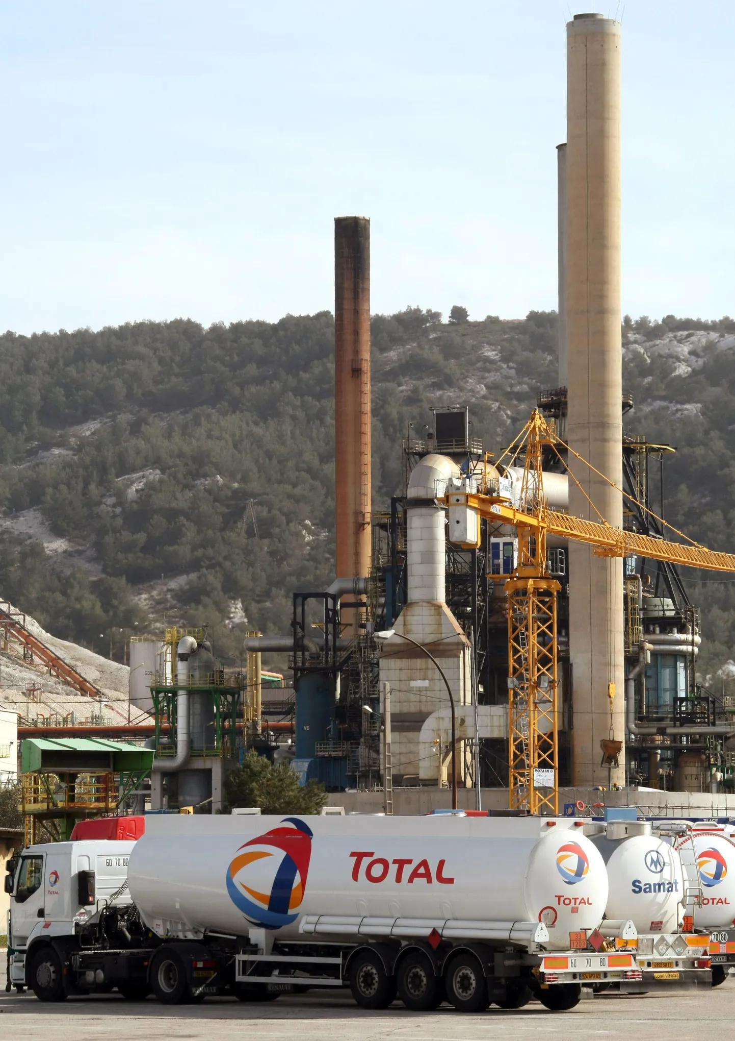 Totali logoga kütuseautod Lõuna-Prantsusmaal Marseille'i lähistel.
