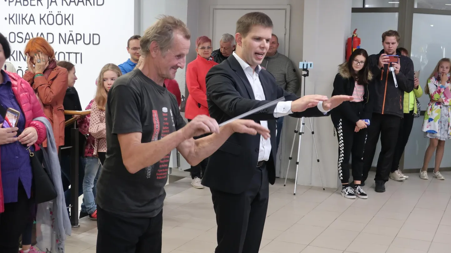 Publiku hulgast orkestrit juhatama tulnud mehel soovitas Riivo Jõgi võtta kiirema tempo.