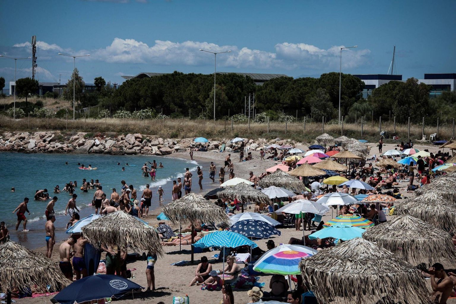 Kreeka turism on hakanud taastuma. Pildil Glyfada rand Ateena lähedal. 