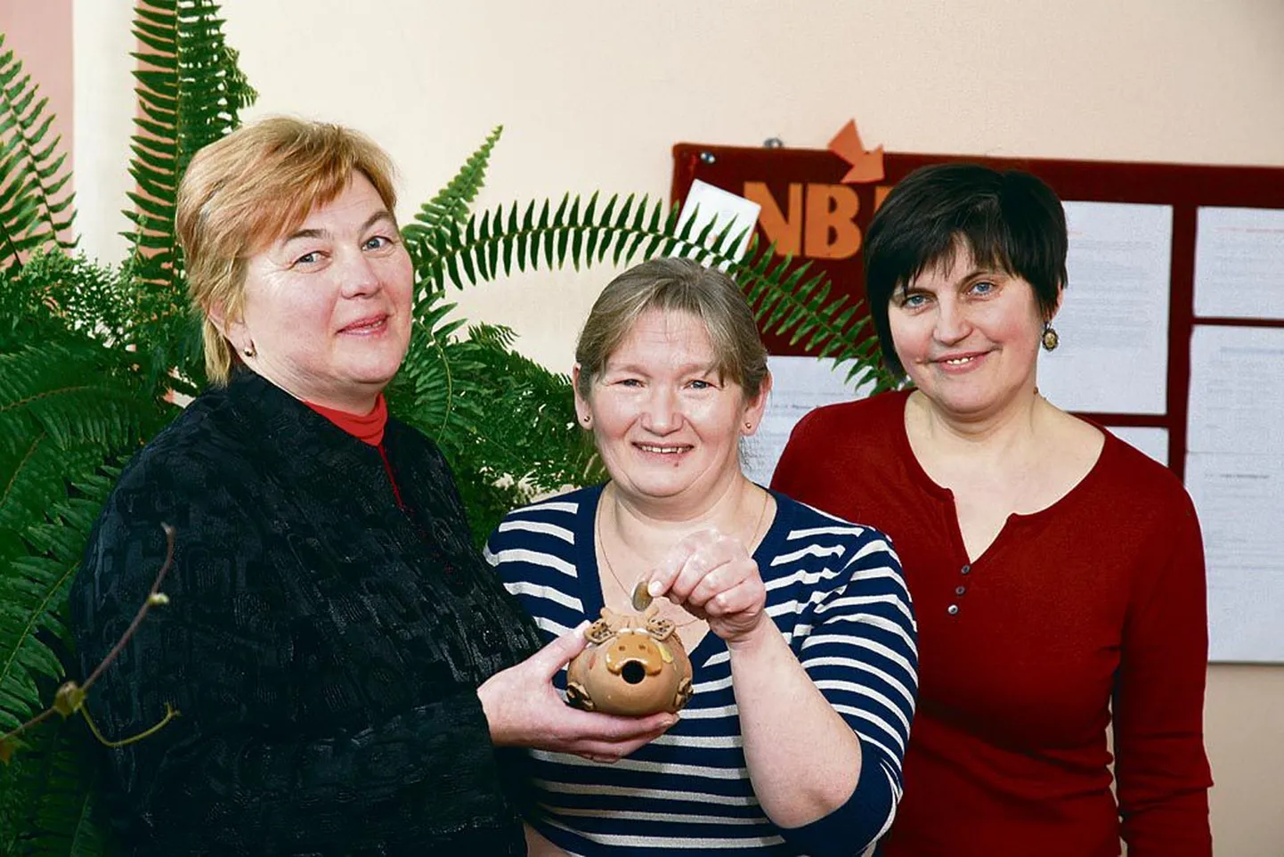Lõpe põhikooli direktor Mare Paarasma (vasakul), õpetaja Merike Pikkmets ja Oidremaa mõisa perenaine Marika Erismaa on MTÜ Mihkli Kihelkonna Kultuuriseltsi tuumik, kes korraldab piirkonna maineüritust Mihkli laata.