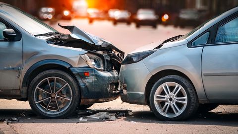 Pēc avārijas cietušā šofera spēkrats tiek norakstīts. Izceļas strīds ar LTAB par auto vērtību