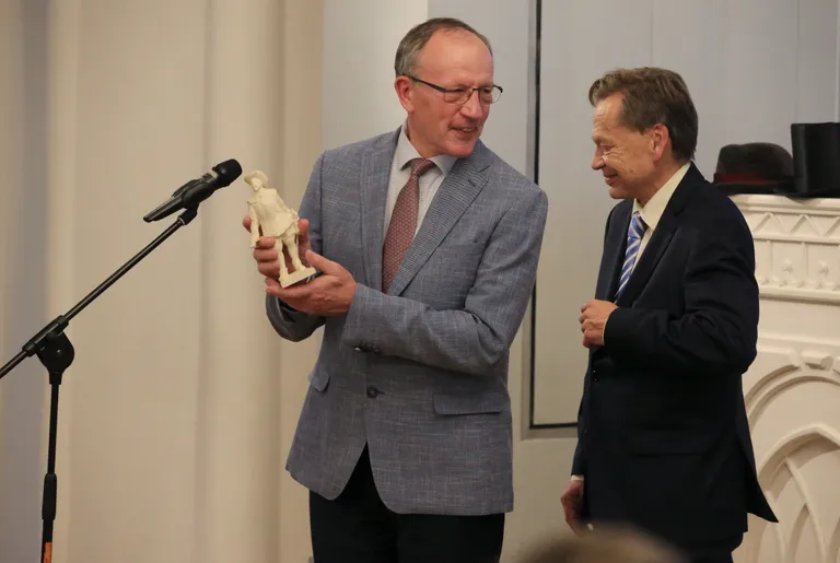 Rektor Toomas Asser (vasakul) ja Indrek Ilomets.