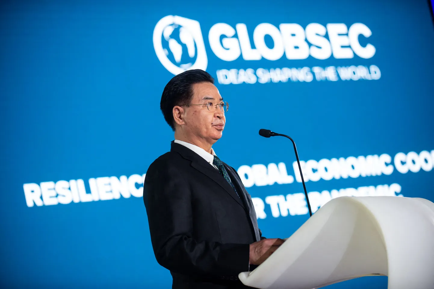 Taiwanese Foreign Minister Joseph Wu speaks at Globsec forum in Bratislava, Slovakia on October 26, 2021 during his visit to Slovakia and the Czech Republic. (Photo by VLADIMIR SIMICEK / AFP)