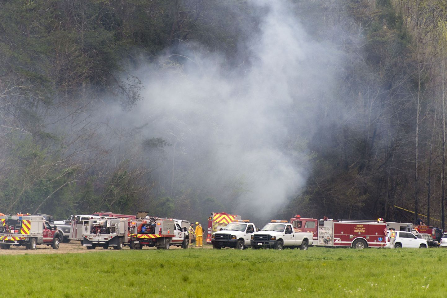 Päästetöötajad ja politsei Tennessees Sevierville´is, kus toimus helikopteriõnnetus