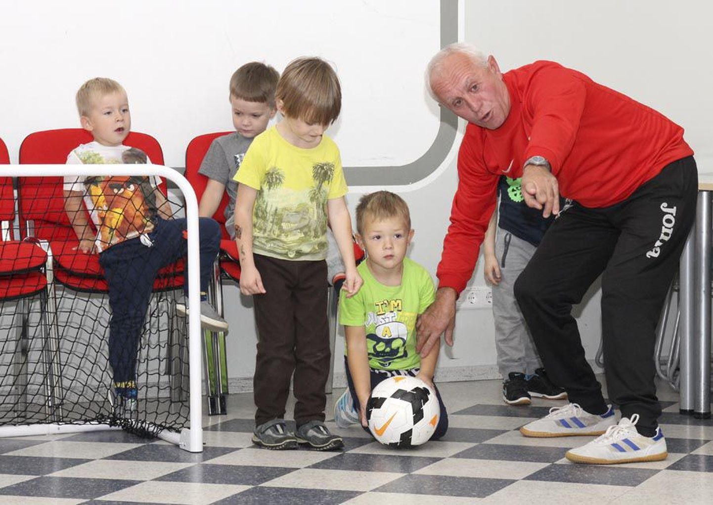 Zurab Kvaratshelija tõi jalgpalli Tarvastu maile ja tema käe all on seal sirgunud terve põlvkond jalgpallureid. Nüüd õpetab ta vutti ka lasteaias.