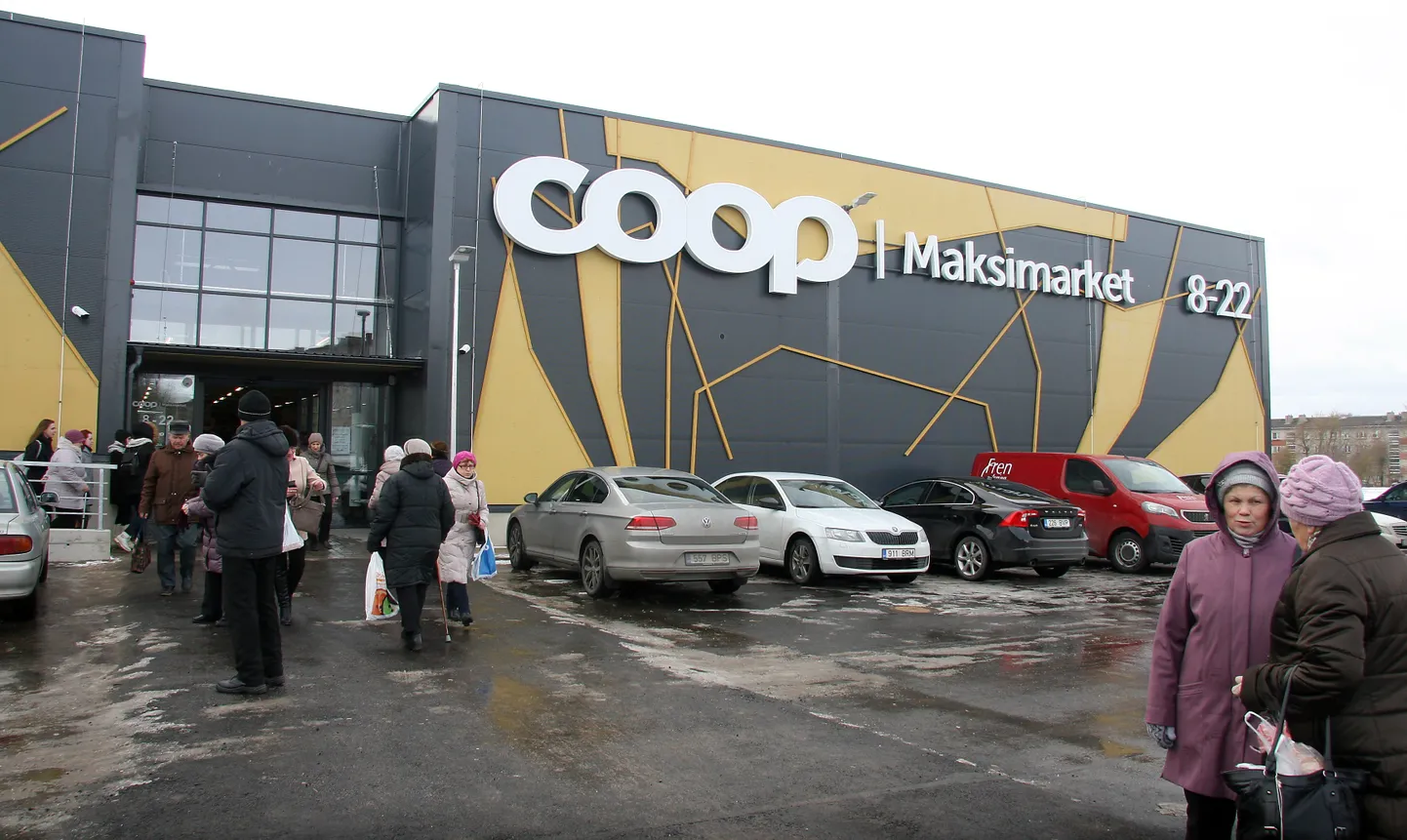 Coop reageeris eriolukorrale e-poe avamisega, kust saavad kriisivaru pakette tellida ka idavirulased. Pildil on COOP Maksimarketi pood Sillamäel.