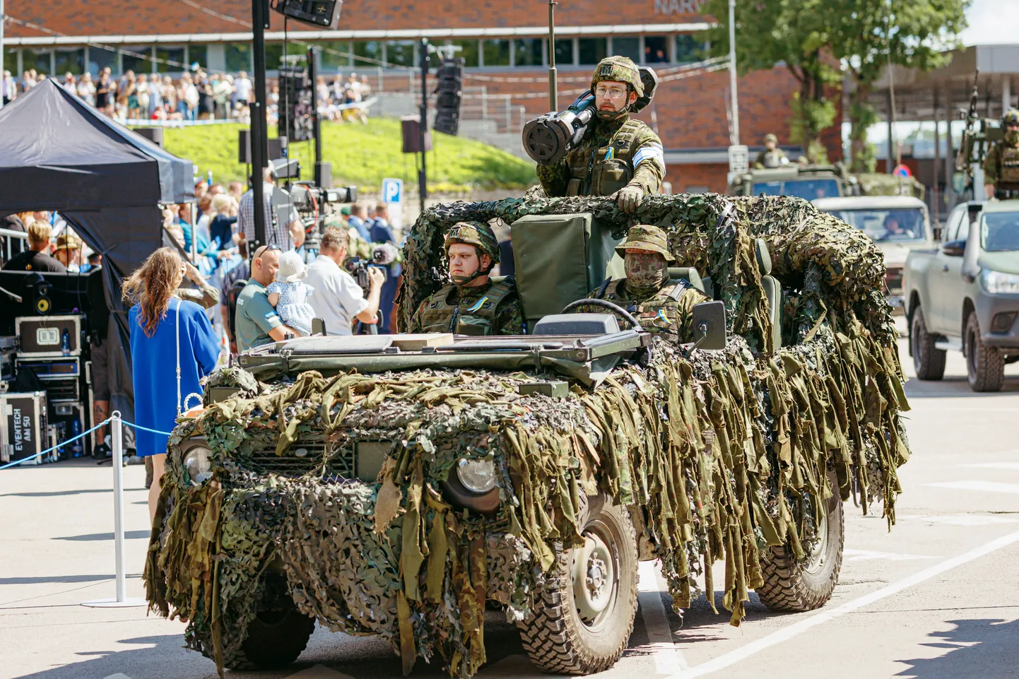 Narvas toimus eelmisel aastal võidupühaparaad, aga nüüd kavatseb Kaitsevägi luua piirilinnas ka oma baasi.