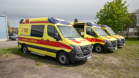 Galerii: Rakveres ja Väike-Maarjas tõttavad appi uhiuued kiirabibussid