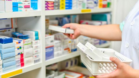 No šodienas valsts segs farmaceita pakalpojuma maksu recepšu zālēm līdz 10 eiro