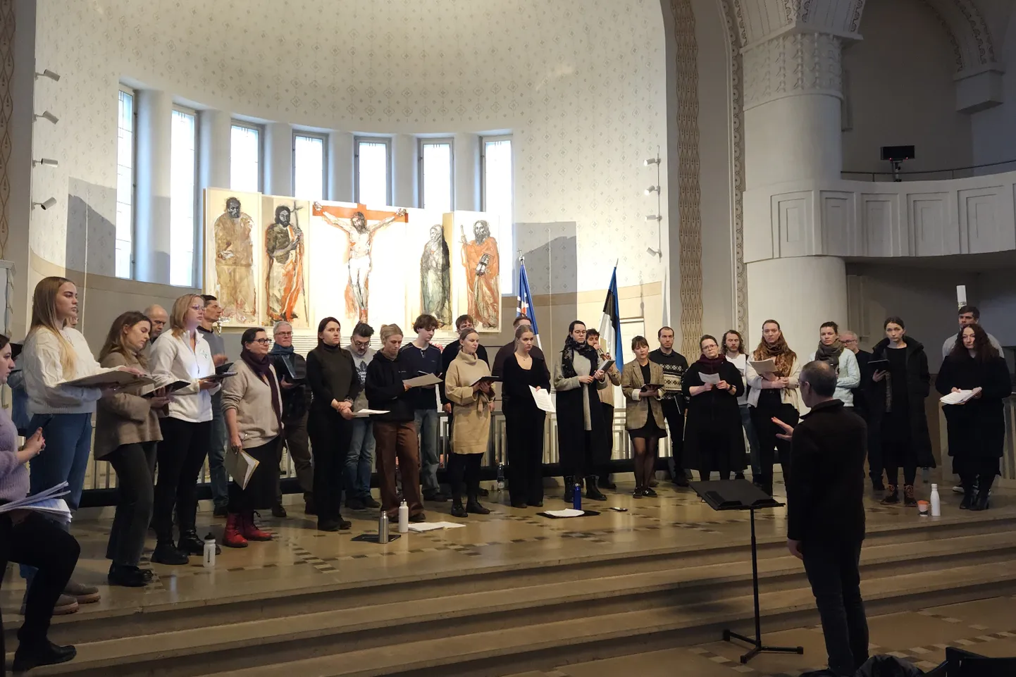 Vox Clamantis ja Kolm Lindu tegid pühapäeval Jaan-Eik Tulve dirigeerimisel Pauluse kirikus proovi.
