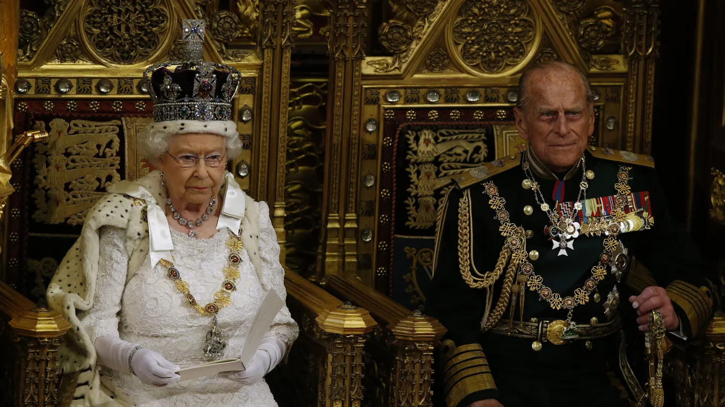 Kuninganna Elizabeth II ja Prints Philip Lordide Kojas, Westminsteri Palees.