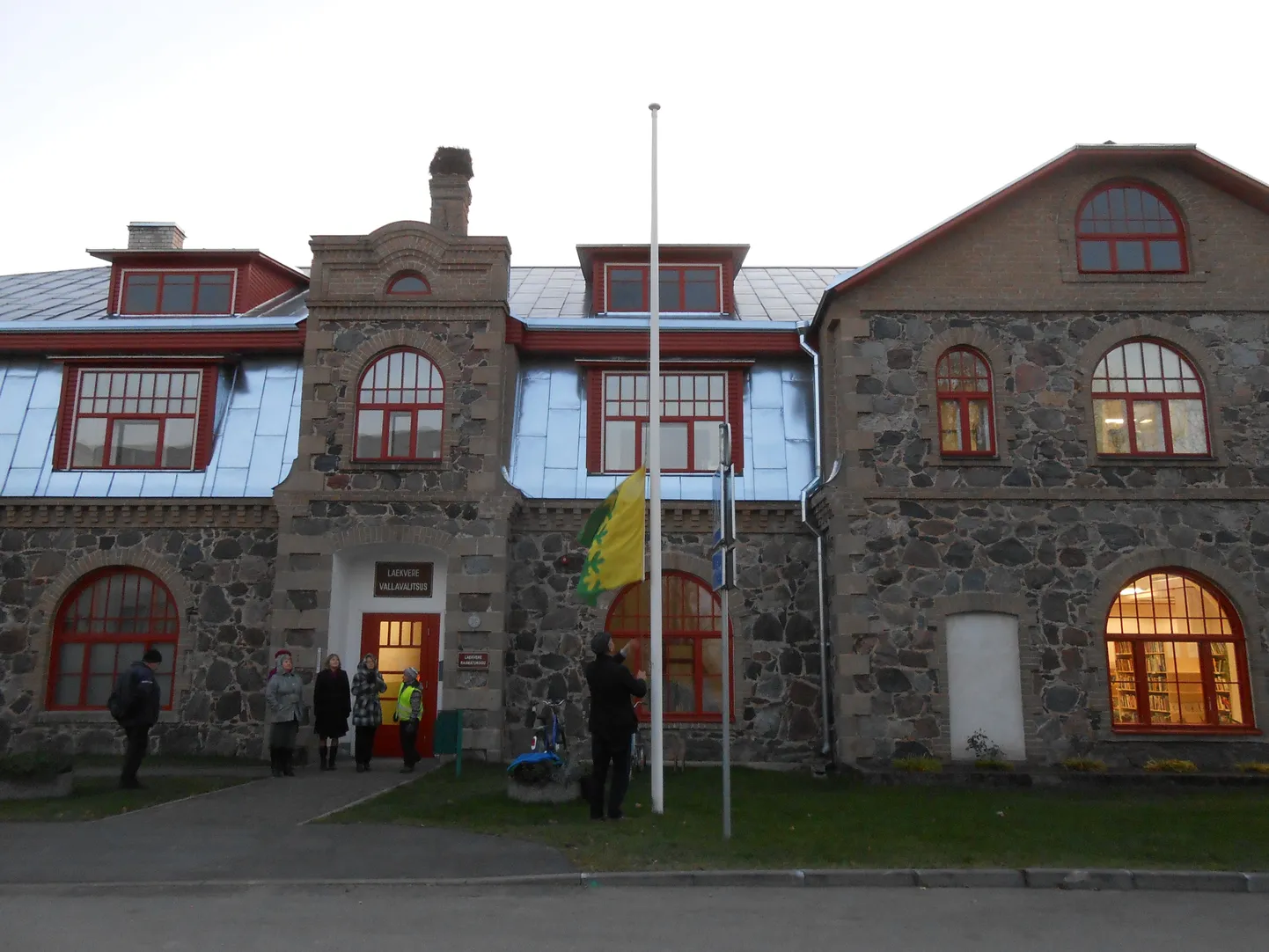 Laekvere valla lipu langetamine.