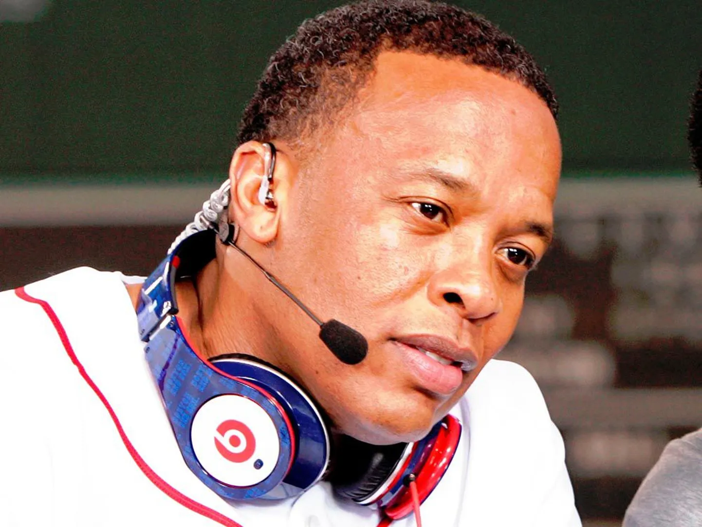 Hiphop-artistist ja produtsendist Dr. Dre’st võib saada miljardär, kui ta müüb oma ettevõtte Beats Electronics Apple’ile.
